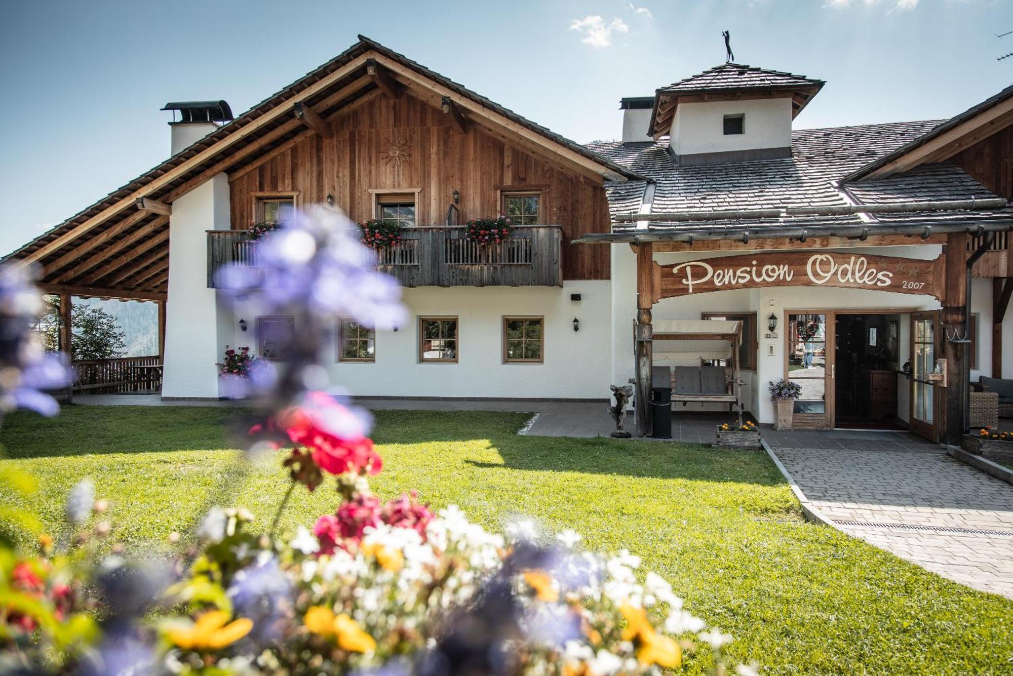 Hotel Pension Odles Sankt Martin in Thurn Exterior foto